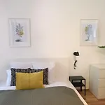 Spacious Basic Home In The City Center