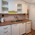 Spacious Basic Home In The City Center