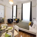 Spacious Basic Home In The City Center