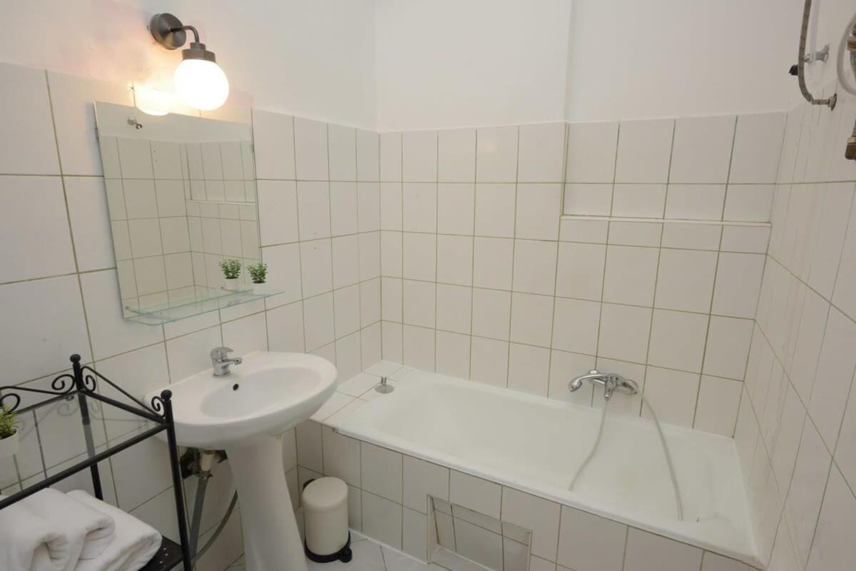 Spacious Basic In The Center Apartment Budapest