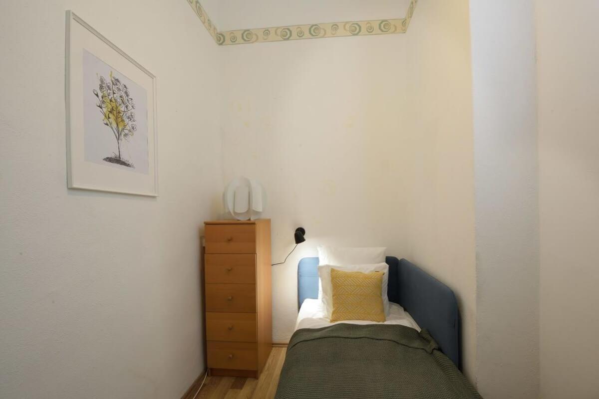 Apartment Spacious Basic In The Center Budapest