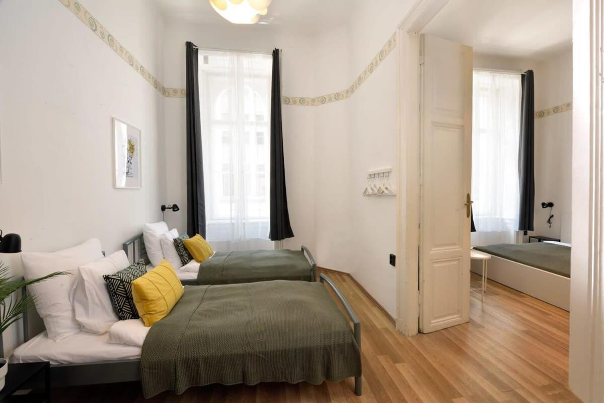 Spacious Basic In The Center Apartment *